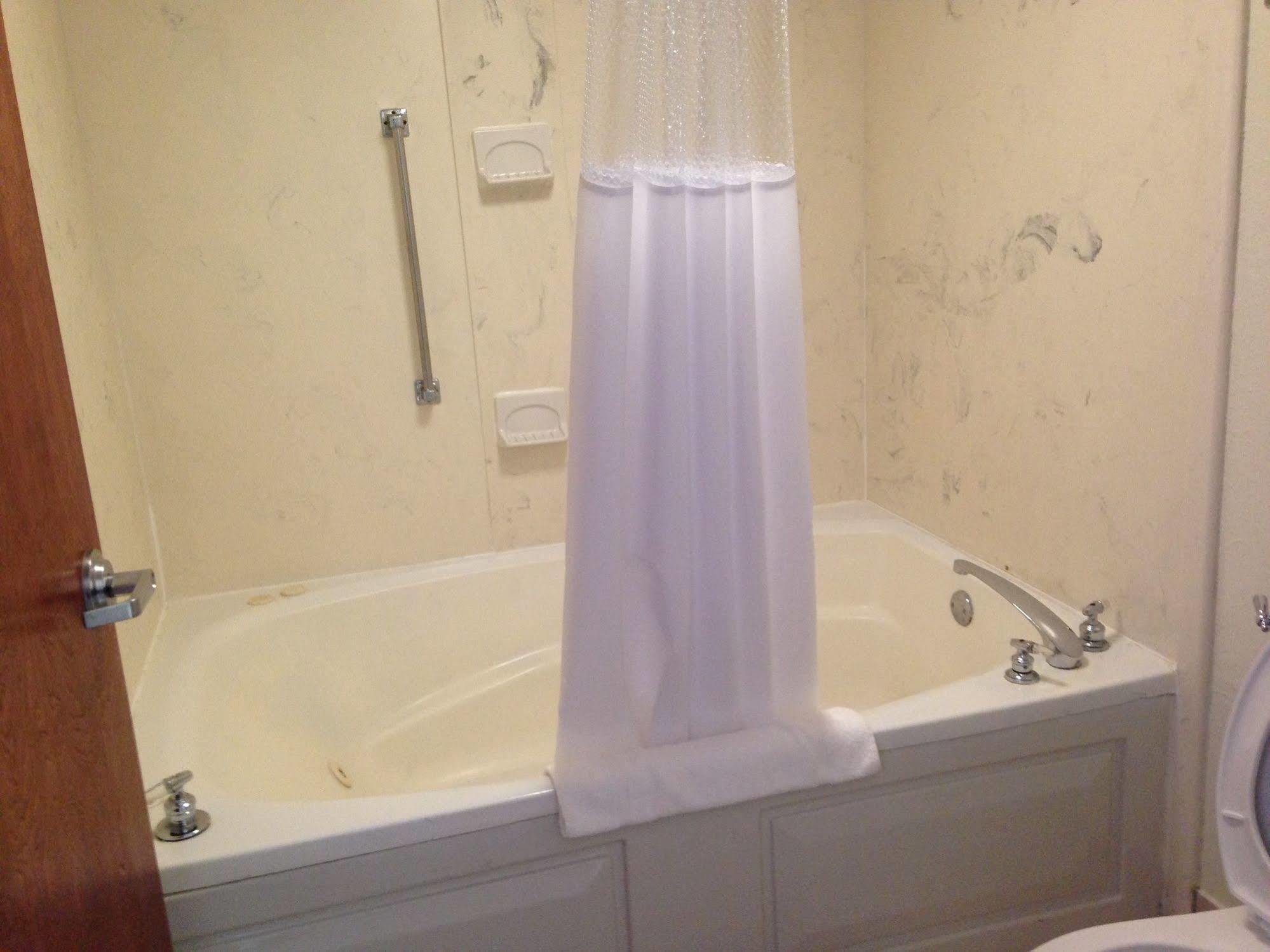 Baymont By Wyndham Orangeburg North Hotel Bagian luar foto